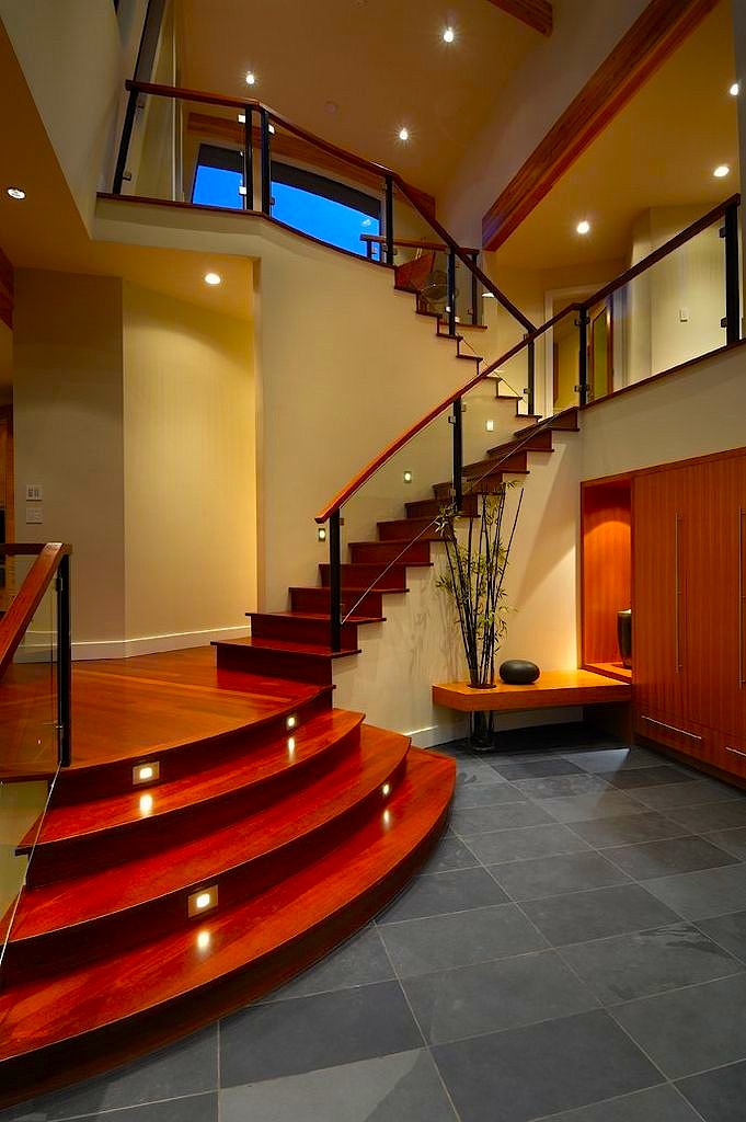 Почему деревянные лестницы для дома, а не металлические