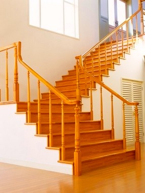 Деревянные лестницы и особенности их покрытия